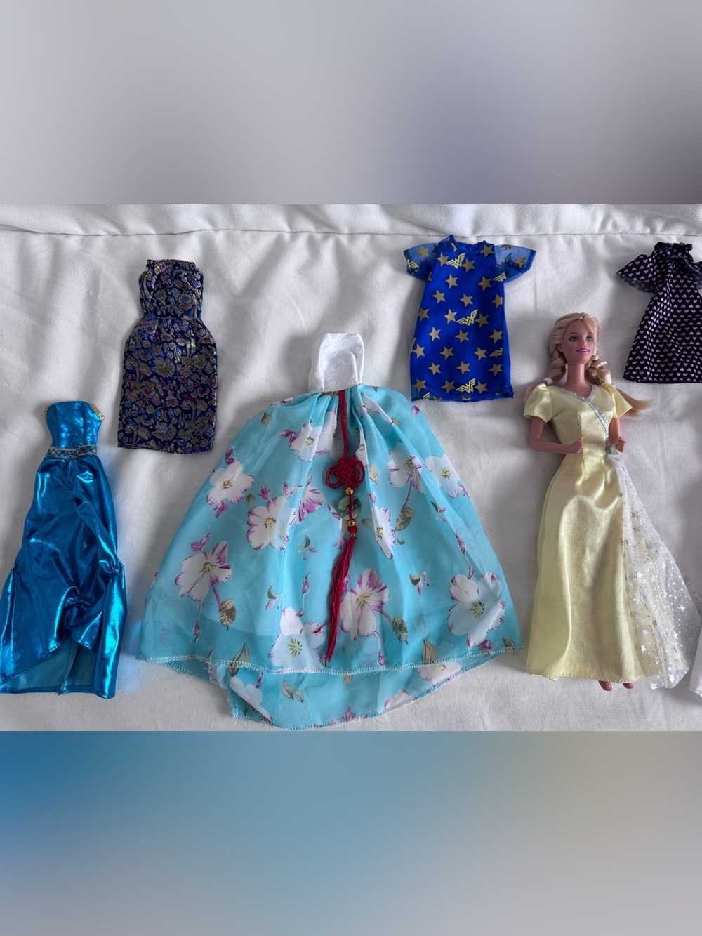 Barbie Doll Clothes Lot Dresses Shoes Accessories Fashion Wardrobe Bundle 20+pc - Picture 4 of 11
